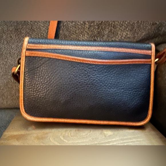 Beautiful vintage Dooney & Bourke shoulder bag/crossbody in navy blue AWL. - Picture 16 of 16